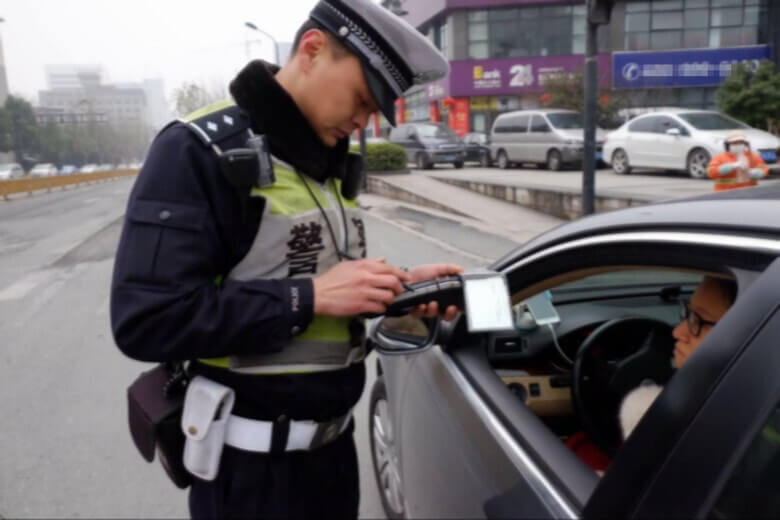 基于超高频RFID手持终端在交通执法上的应用